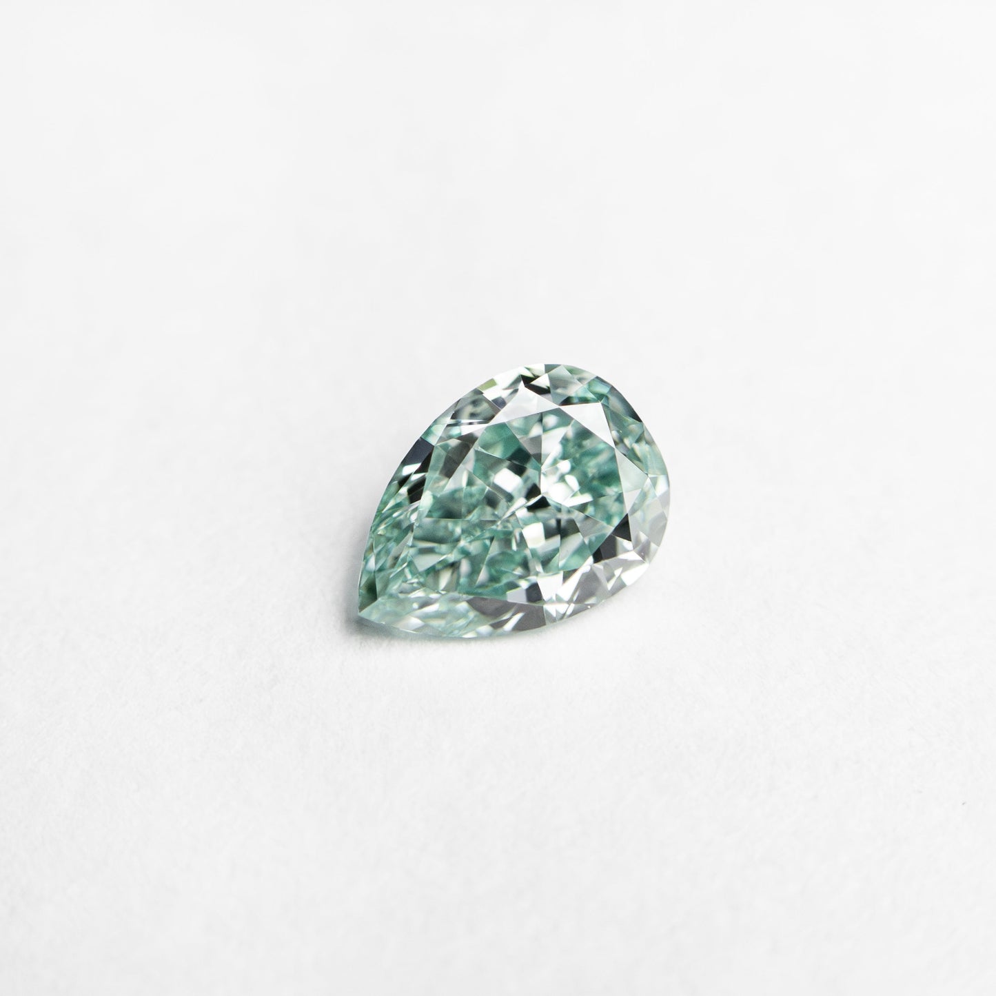 0.32ct 5.48x3.95x2.17mm GIA Fancy Green Pear Brilliant 24131-01