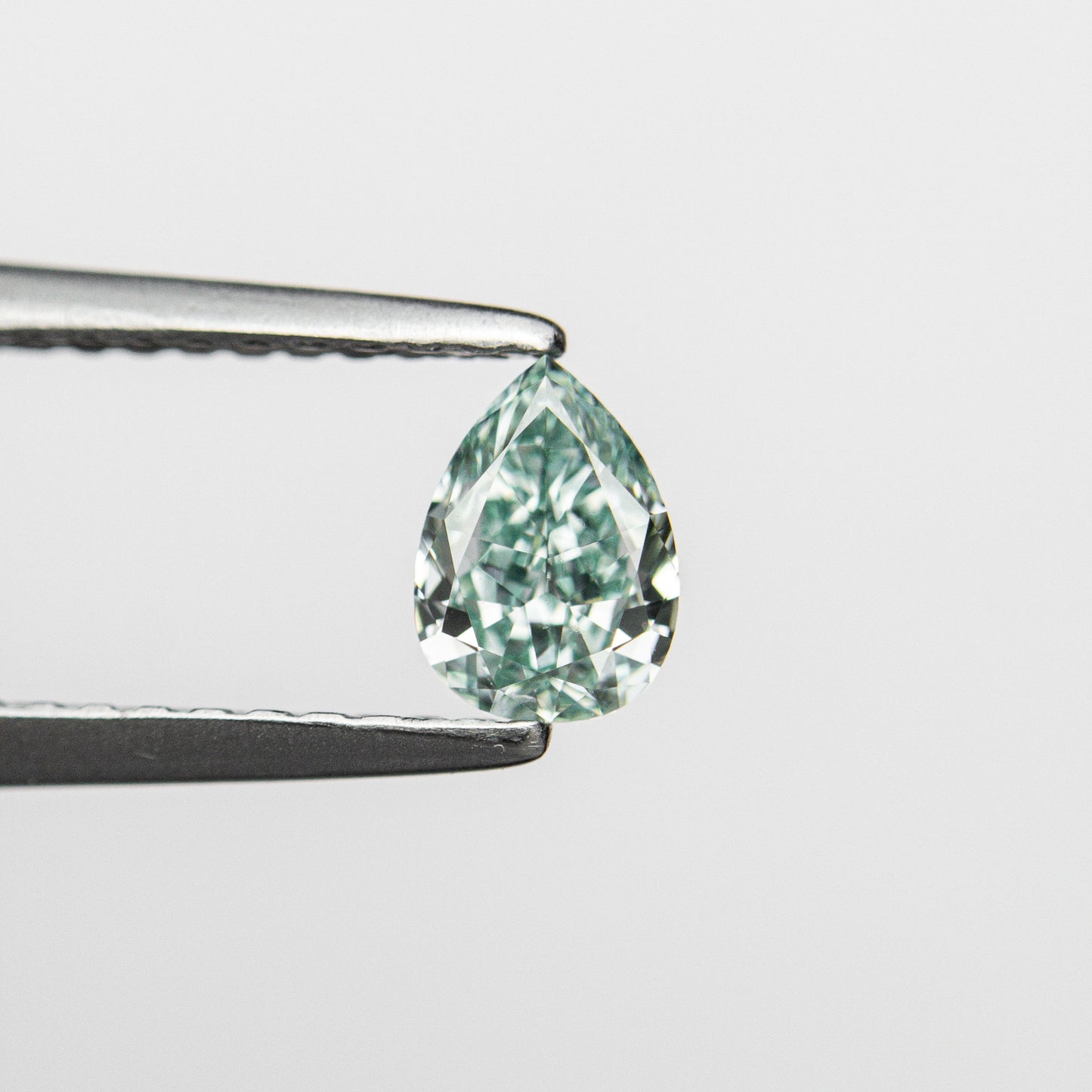 0.32ct 5.48x3.95x2.17mm GIA Fancy Green Pear Brilliant 24131-01