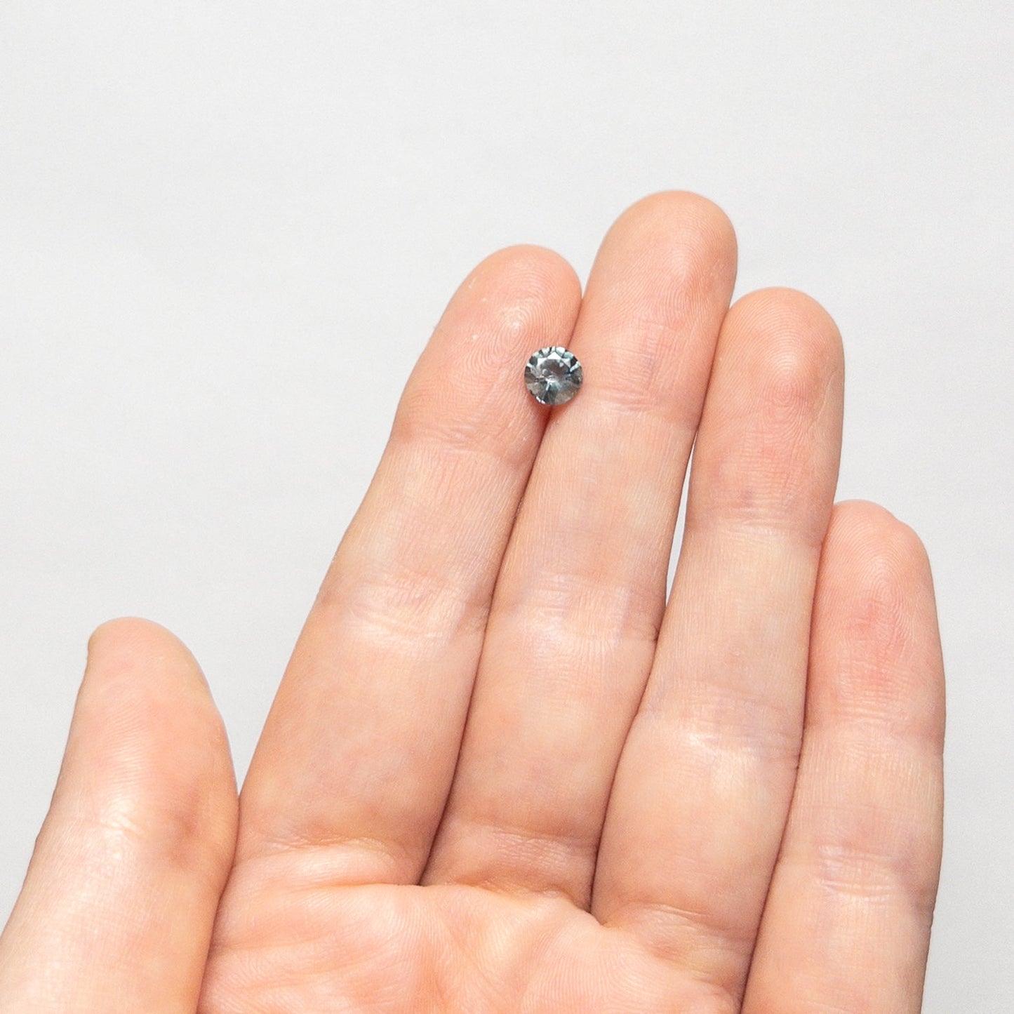 0.75ct 5.57x5.53x3.46mm Round Brilliant Sapphire 19942-30