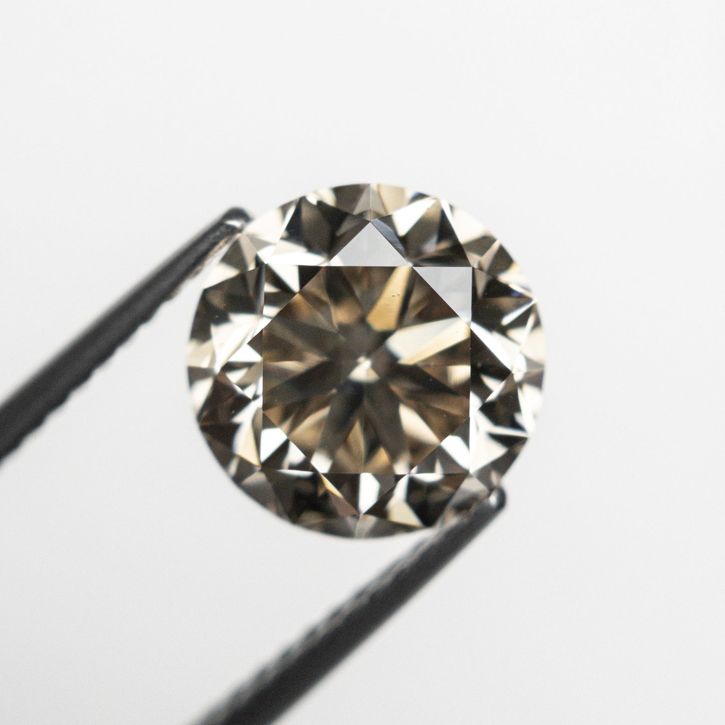 3.00ct 8.92x8.91x5.75mm VS2 Champagne Round Brilliant 20231-01