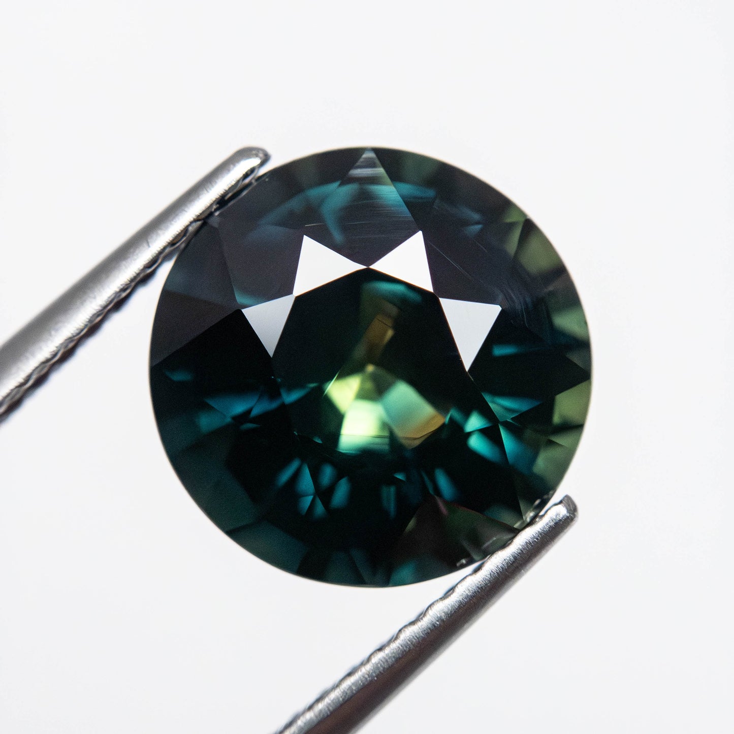5.07ct 10.21x10.11x6.257mm Round Brilliant Sapphire 23434-08