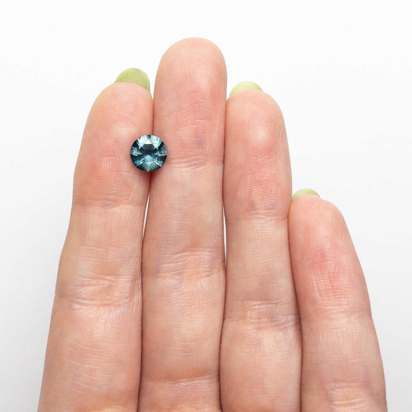 1.30ct 6.77x6.72x4.03mm Round Brilliant Sapphire 26524-27