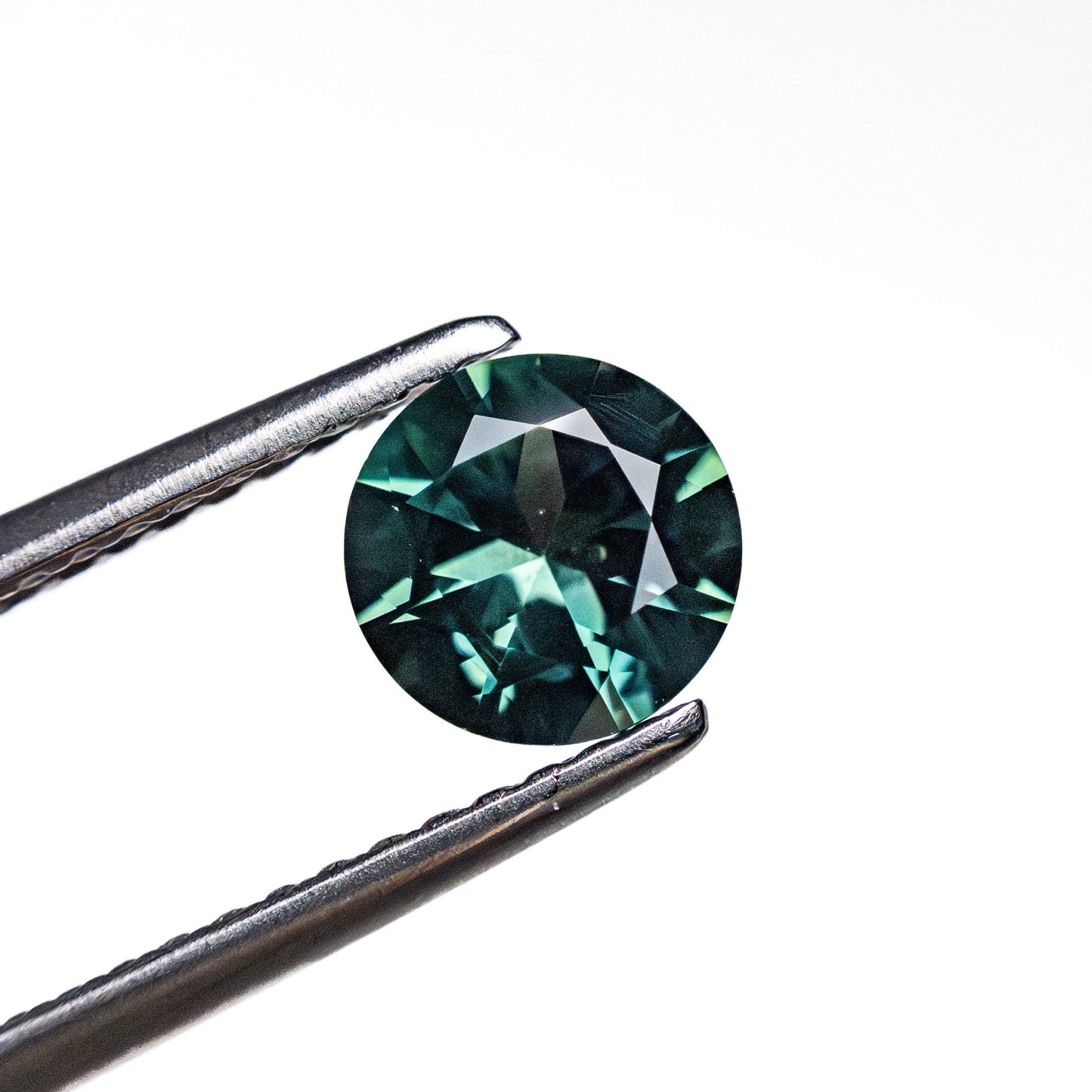 0.86ct 5.95x5.98x3.34mm Round Brilliant Sapphire 26526-05