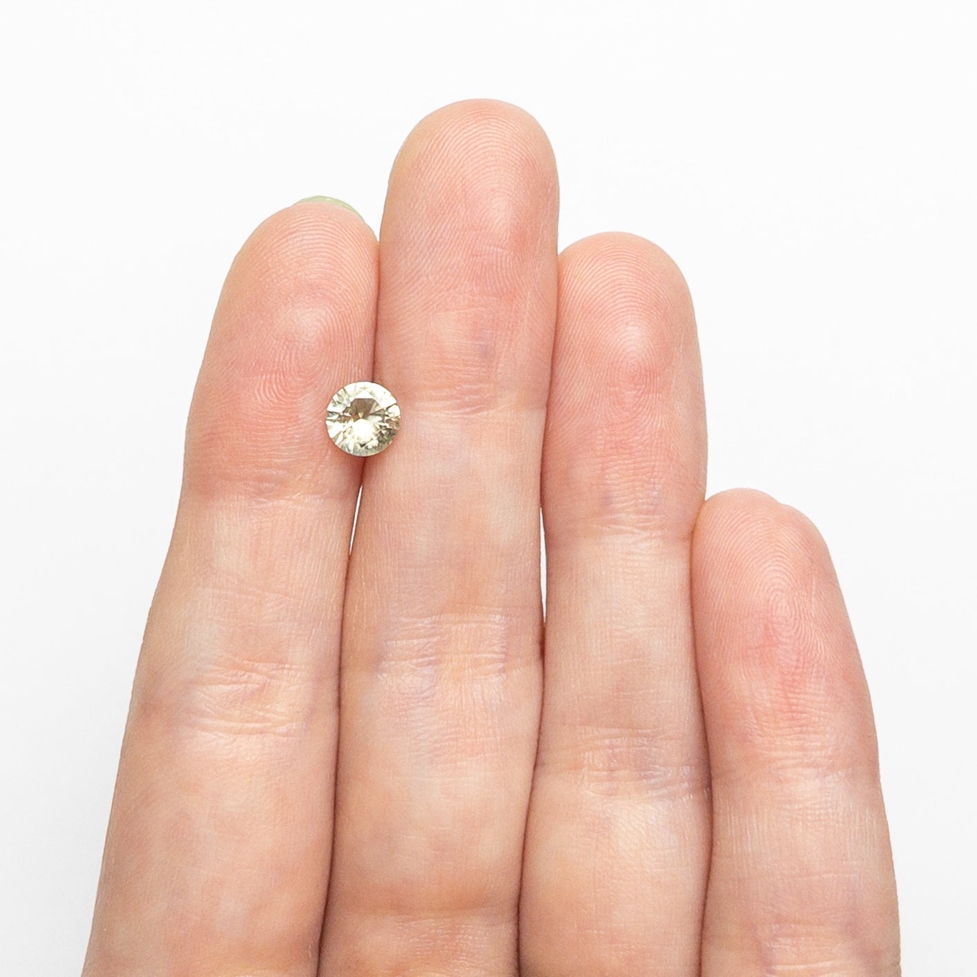 0.79ct 5.71x5.67x3.30mm Round Brilliant Sapphire 26532-04