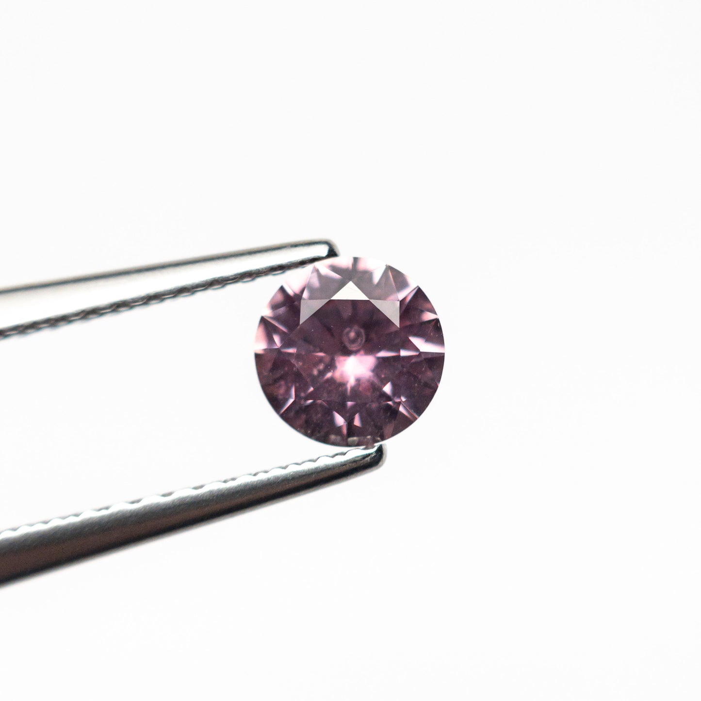 0.61ct 5.13x5.11x3.13mm Round Brilliant Sapphire 26556-07