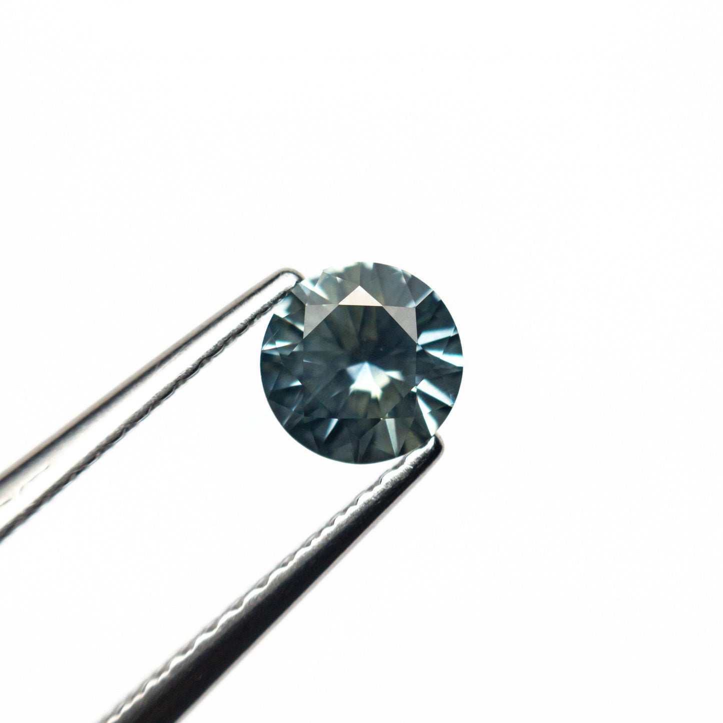 0.64ct 5.27x5.20x3.21mm Round Brilliant Sapphire 26556-32