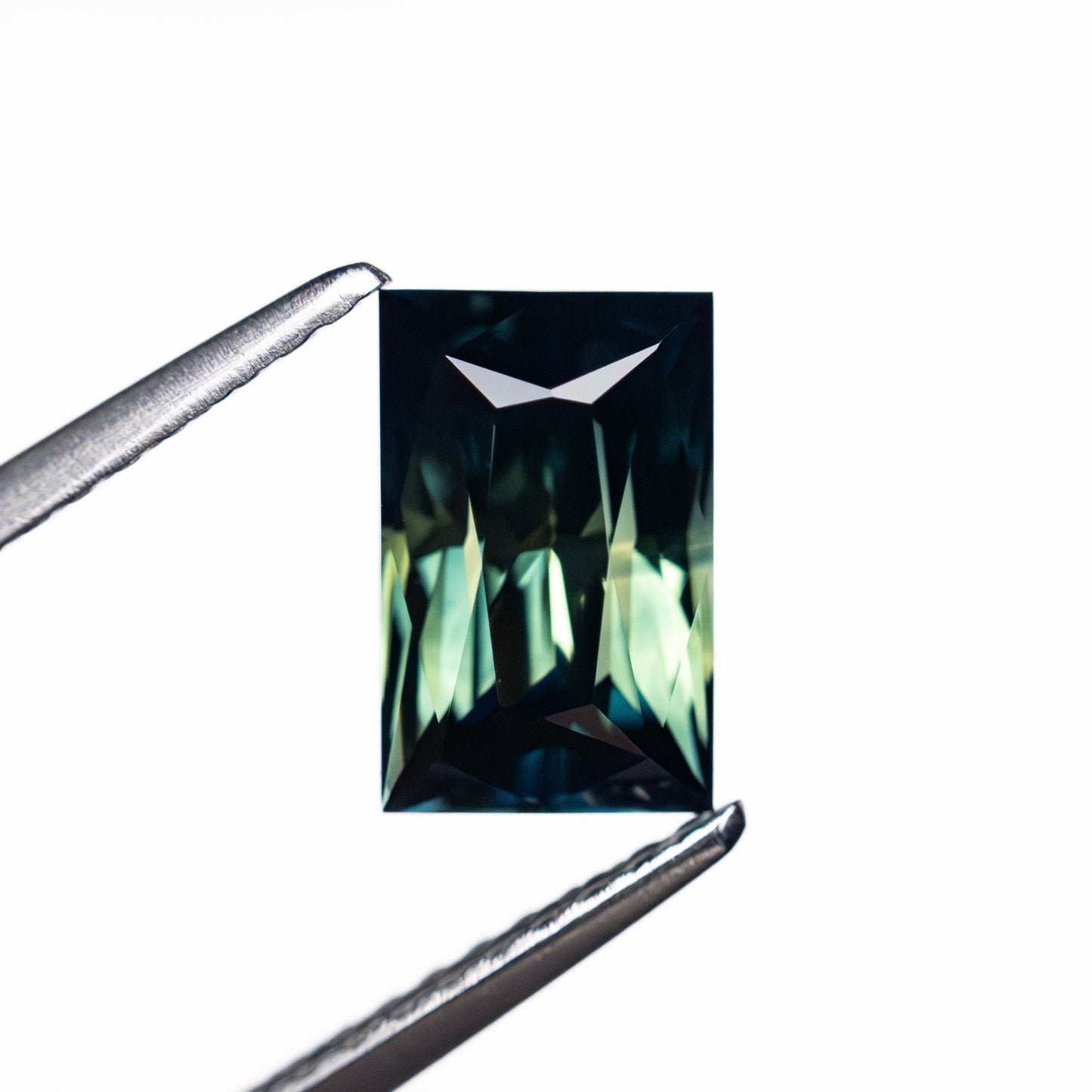 1.85ct 7.96x5.09x4.51mm Rectangle Brilliant Sapphire 26628-01