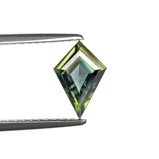0.61ct 8.61x5.18x2.53mm Kite Step Cut Sapphire 27336-21
