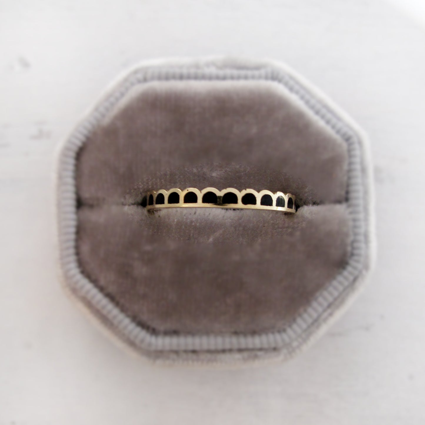 Scallop Band - Enamelled Gold