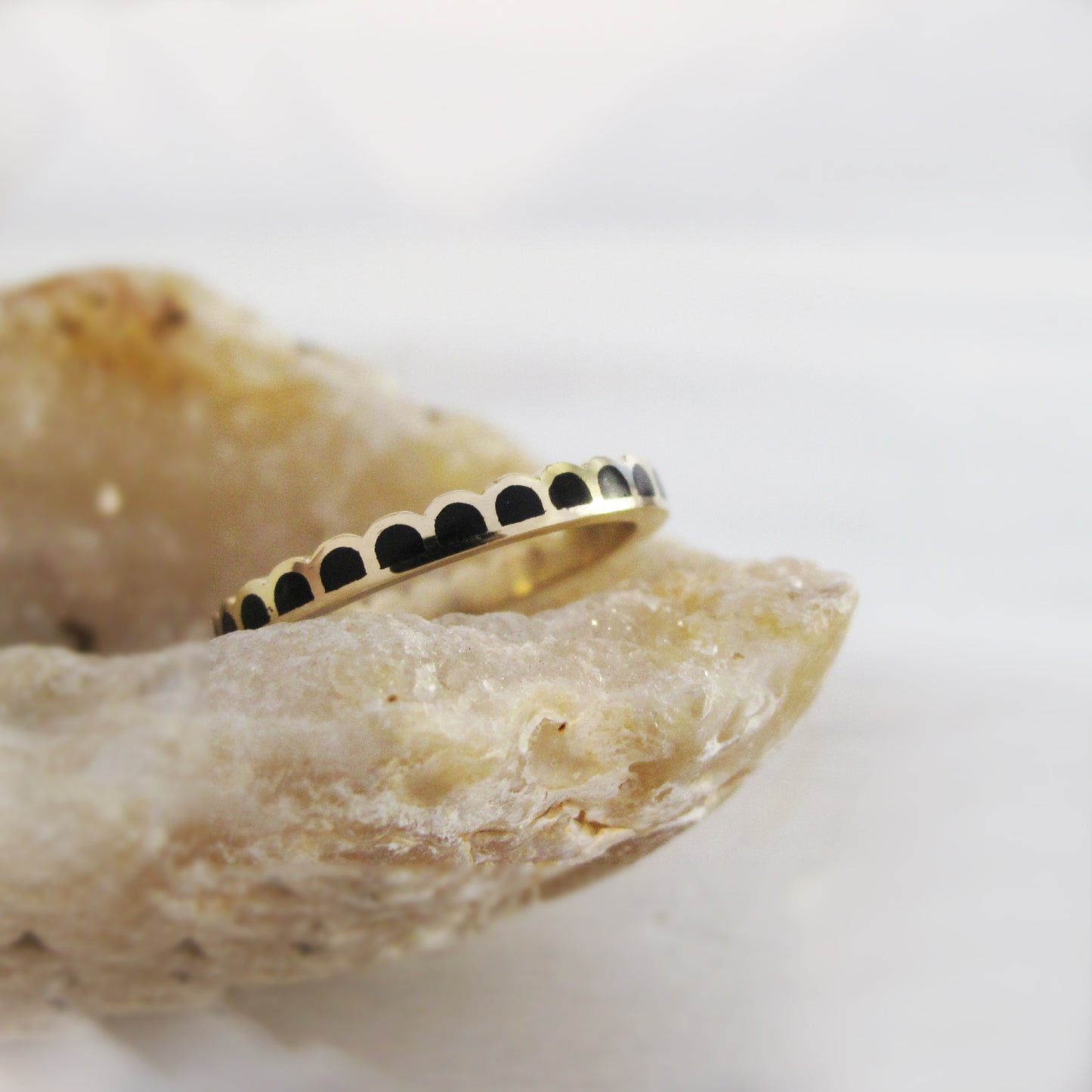 Scallop Band - Enamelled Gold