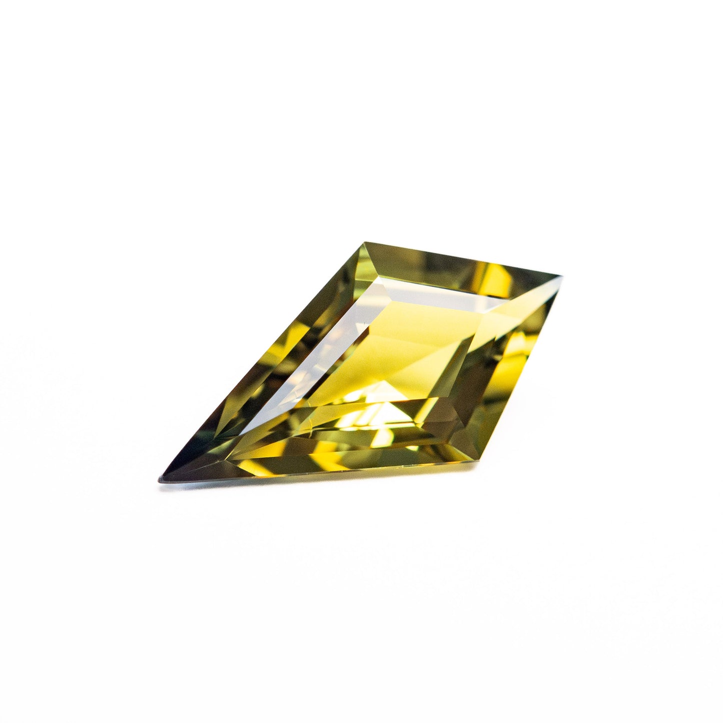 0.92ct 10.69x5.72x3.02mm Kite Step Cut Sapphire 25767-04