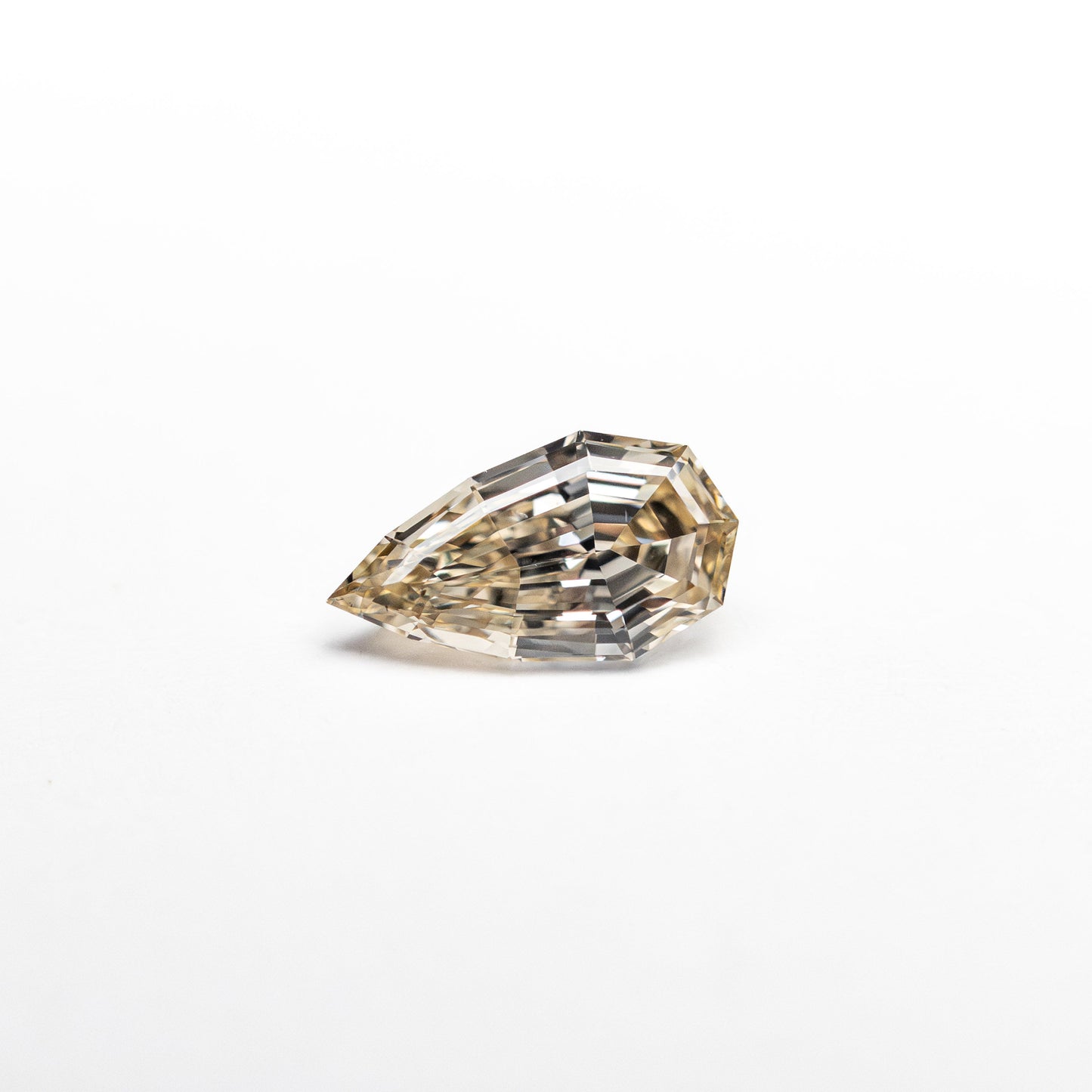0.30ct 5.88x3.47x2.16mm VVS2 C3 Geo Pear Step Cut 🇿🇦 26109-20