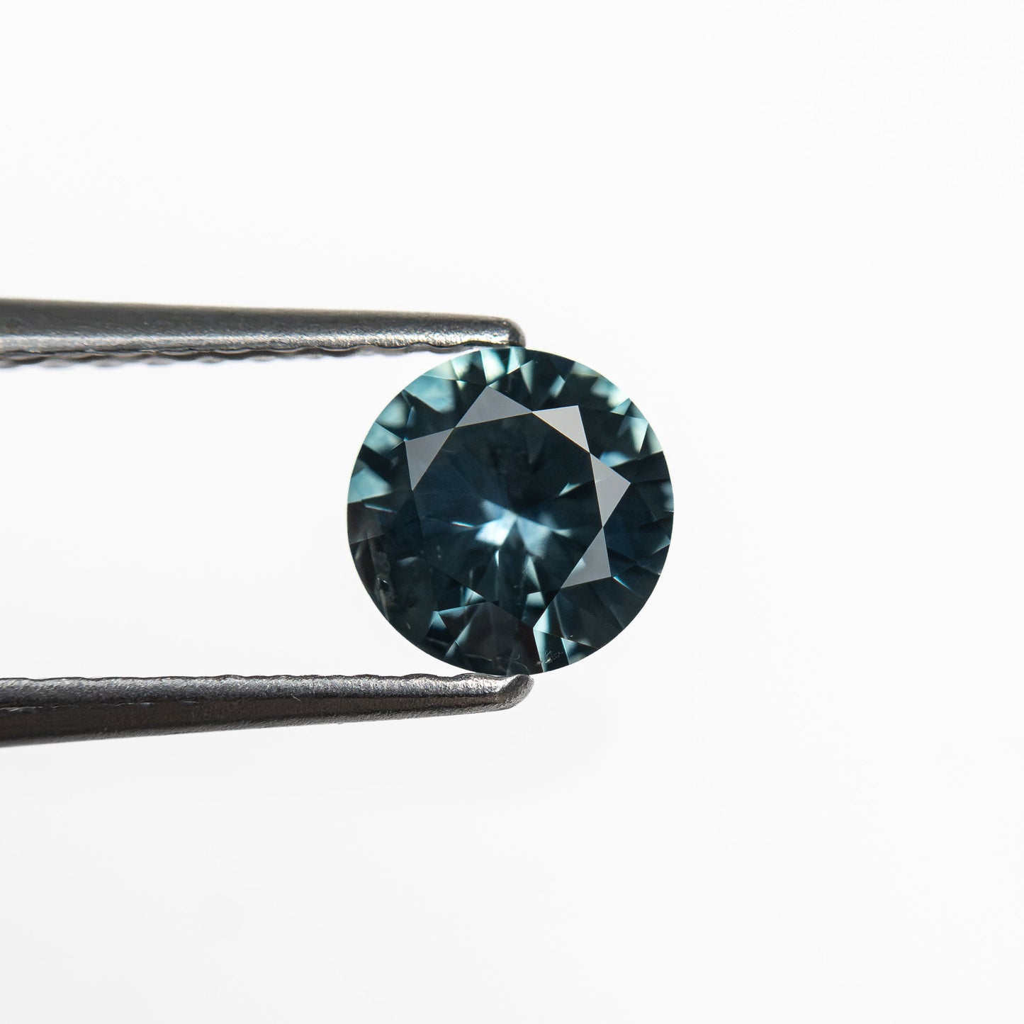 0.63ct 5.5.28x5.27x3.12mm Round Brilliant Sapphire 26526-10