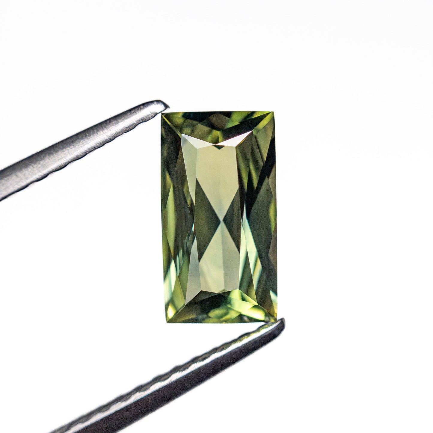 1.24ct 8.25x4.47x3.28mm Rectangle Brilliant Sapphire 26627-03