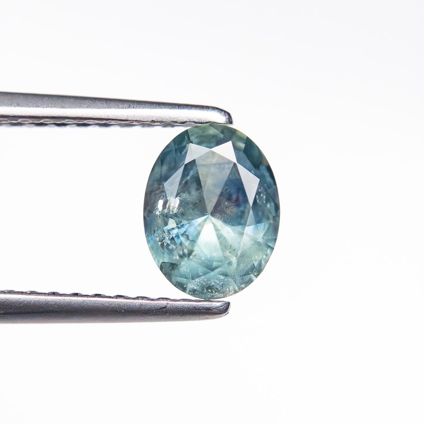 0.95ct 6.90x5.38x3.51mm Oval Brilliant Sapphire 26669-04