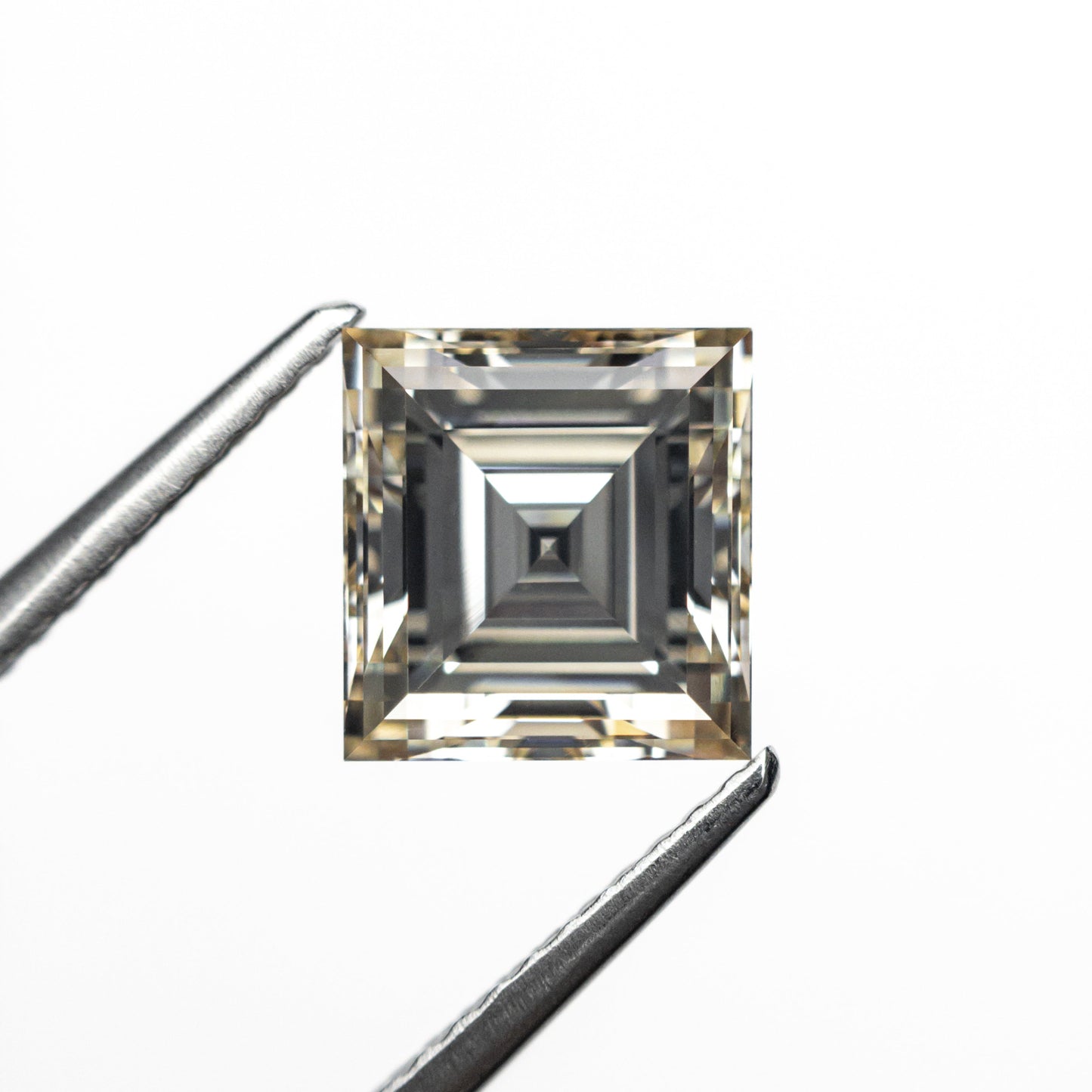 2.50ct 7.64x7.24x4.95mm VVS2 Q-R Carré Cut 🇨🇦 26808-01