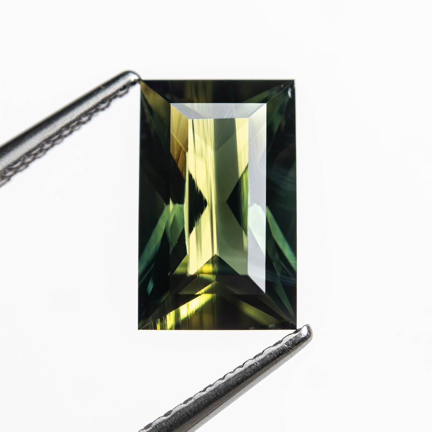 2.24ct 9.26x5.80x4.41mm Rectangle Step Cut Sapphire 27324-02