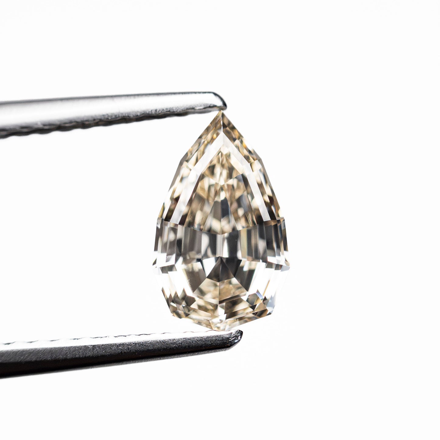1.06ct 8.52x5.22x3.28mm VVS2 W-X Geo Pear Step Cut 28054-01