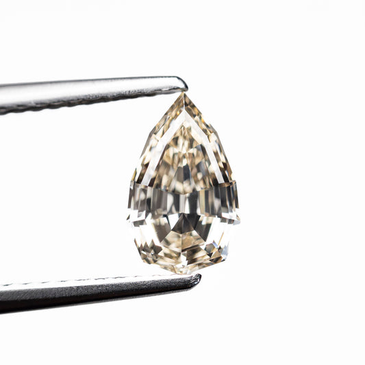 1.06ct 8.52x5.22x3.28mm VVS2 W-X Geo Pear Step Cut 28054-01