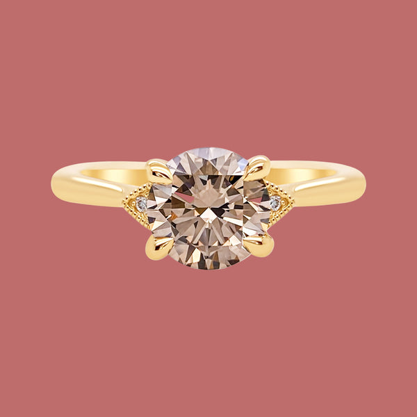 Gold ring with a champagne diamond 